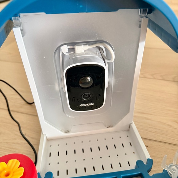 ๐ฆ AI Camera Bird Feeder Bird Identification Wireless Solar Water Tray Wall Mount - Picture 2 of 15